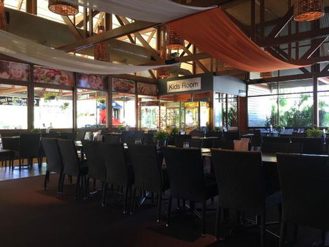 Burleigh Town Tavern - South Australia Travel 0