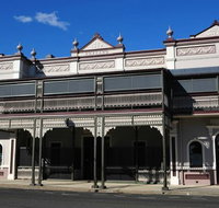 Warwick Hotel - South Australia Travel