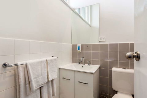 Nightcap at Ashley Hotel - South Australia Travel 1