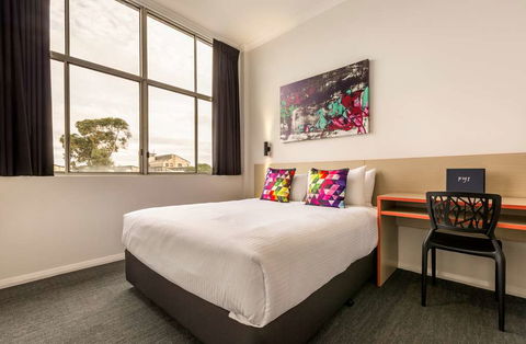 Nightcap at Ashley Hotel - South Australia Travel 5