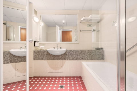 Holiday Inn Darling Harbour - South Australia Travel 7