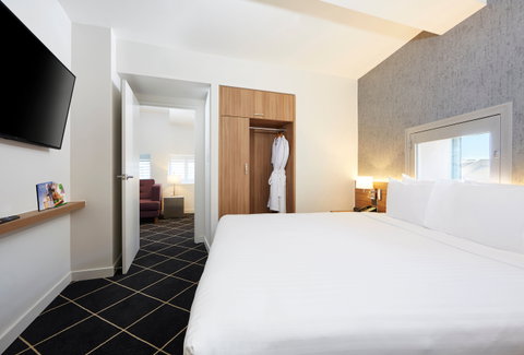 Holiday Inn Darling Harbour - South Australia Travel 8