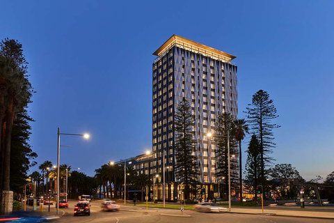 DoubleTree by Hilton Perth Waterfront - South Australia Travel 1
