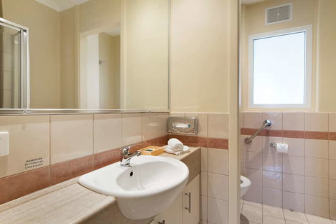 The Peninsula Riverside Apartments - South Australia Travel 6