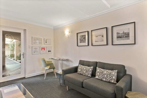 The Peninsula Riverside Apartments - South Australia Travel 9