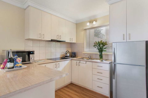 The Peninsula Riverside Apartments - South Australia Travel 16