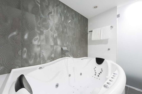Avenue Hotel Canberra - South Australia Travel 3