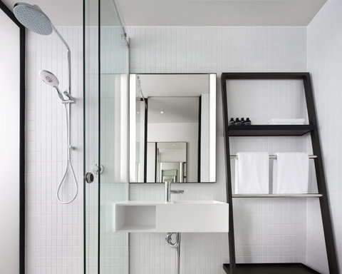 Little National Hotel - South Australia Travel 3