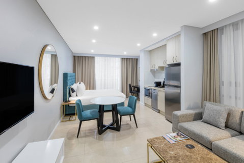 Meriton Suites Pitt Street - South Australia Travel 6