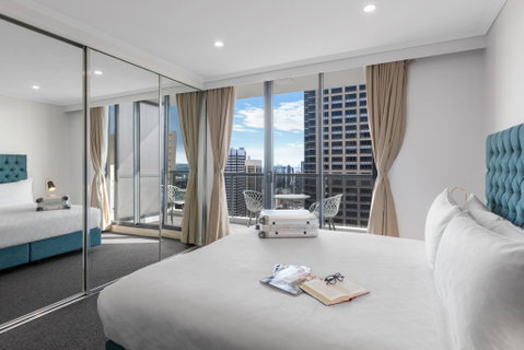 Meriton Suites Pitt Street - South Australia Travel 13