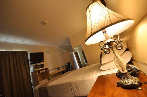 Emerald Maraboon Motor Inn - South Australia Travel 4