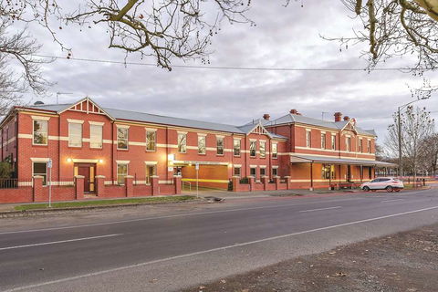 Lake Inn Ballarat - South Australia Travel 1