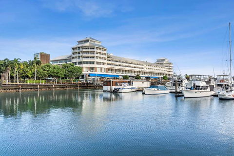 Shangri-La Hotel, The Marina - South Australia Travel 0