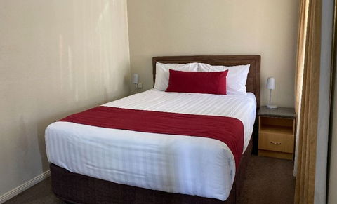 Ashton Townhouse Motel & Suites Tumut - South Australia Travel 1