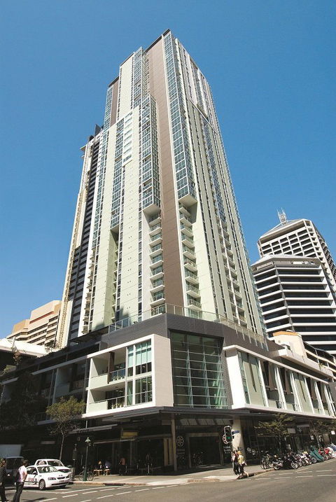Oaks Festival Towers - South Australia Travel 0