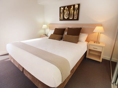 Oaks Festival Towers - South Australia Travel 1