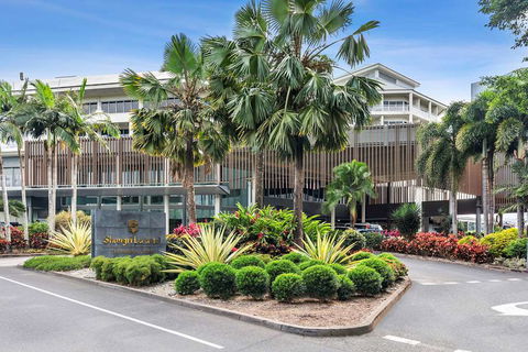 Shangri-La Hotel, The Marina - South Australia Travel 1