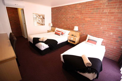 Pevensey Motor Lodge - South Australia Travel 1