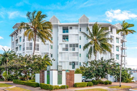 201 Lake Street - Cairns - South Australia Travel 0