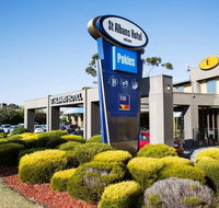 Nightcap at St Albans Hotel - South Australia Travel