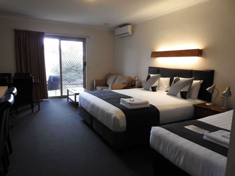 Wine Village Motor Inn - South Australia Travel 10