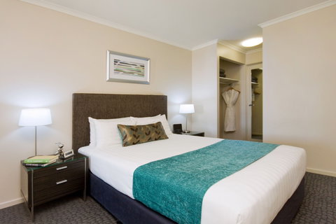 Pacific Suites Canberra - South Australia Travel 4