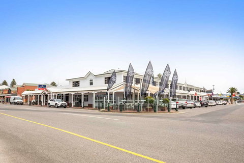 Hotel Victor - South Australia Travel 0