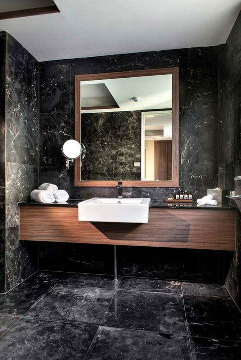 Hougoumont Hotel - South Australia Travel 1