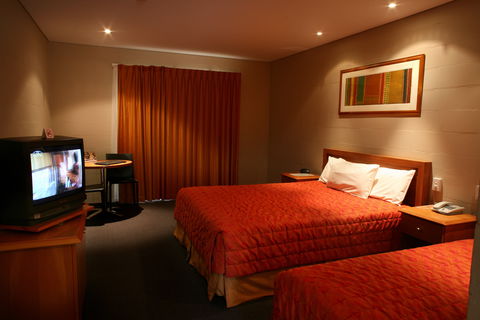 Outback Hotel & Lodge - South Australia Travel 2