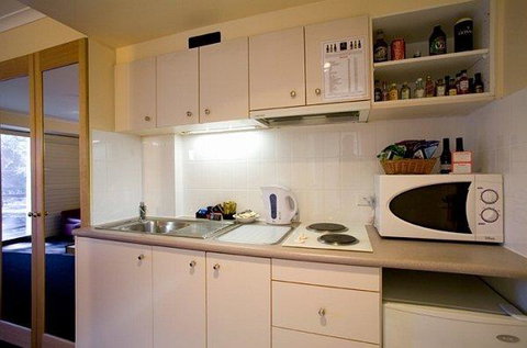 Capital Executive Apt Hotel Canberra - South Australia Travel 9