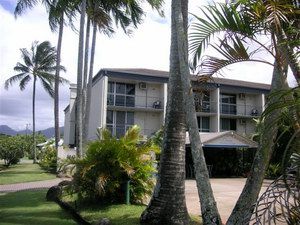 Cairns Holiday Lodge - South Australia Travel 0
