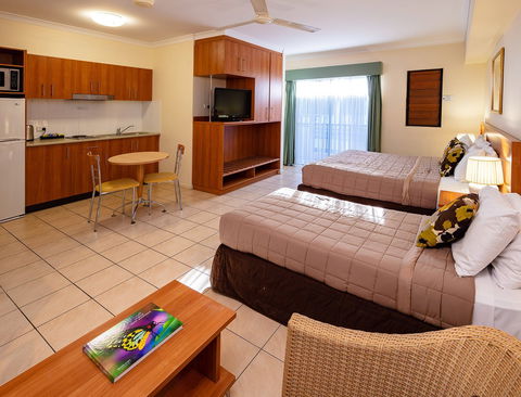 Cairns Queenscourt - South Australia Travel 3