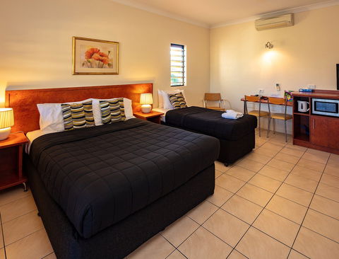Cairns Queenscourt - South Australia Travel 7