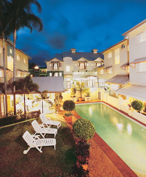 Cairns Queenscourt - South Australia Travel 9
