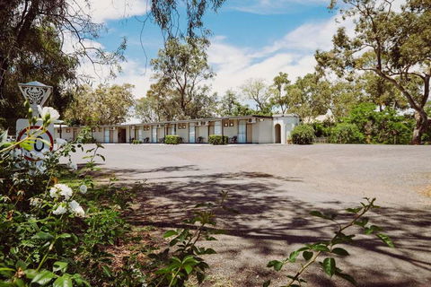 Artesian Spa Motor Inn - South Australia Travel 1