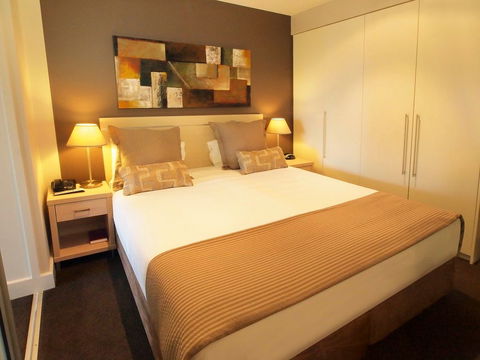 Oaks Pier Plaza - South Australia Travel 2