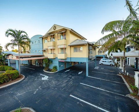 Cairns Queenscourt - South Australia Travel 0