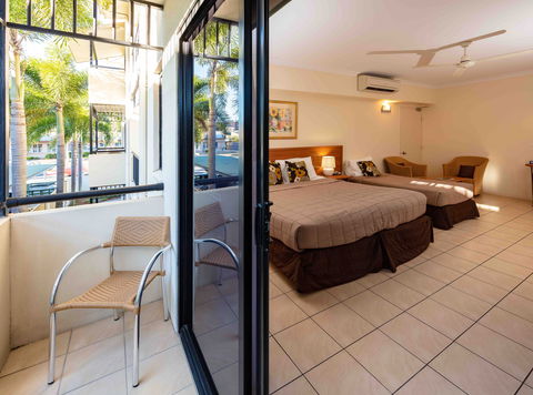 Cairns Queenscourt - South Australia Travel 2