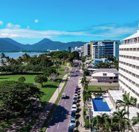 Holiday Inn Cairns Harbourside - South Australia Travel