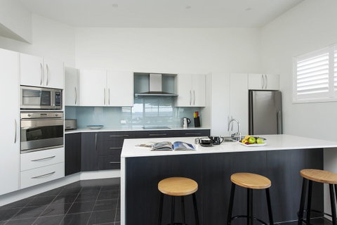 Mollymook Beachfront Penthouse 9 - South Australia Travel 4