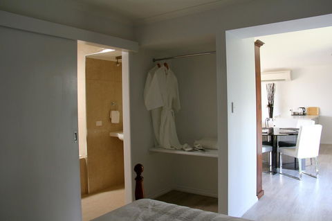 Lure Bed And Breakfast - South Australia Travel 5