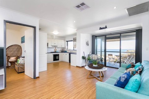 Blissful Beachfront Beachouse - South Australia Travel 7