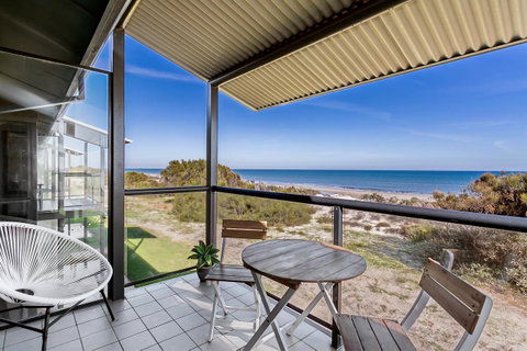 Blissful Beachfront Beachouse - South Australia Travel 4