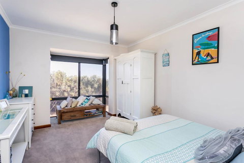Blissful Beachfront Beachouse - South Australia Travel 10