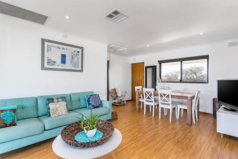 Blissful Beachfront Beachouse - South Australia Travel 5