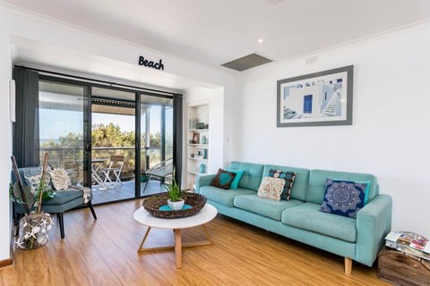 Blissful Beachfront Beachouse - South Australia Travel 6