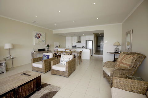 Wallaroo Marina Apartments - South Australia Travel 5