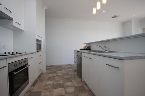 Wallaroo Marina Apartments - South Australia Travel 24