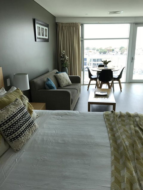 Ocean View Luxury Apartment & Suite - South Australia Travel 12
