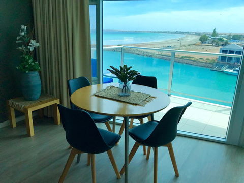 Ocean View Luxury Apartment & Suite - South Australia Travel 21